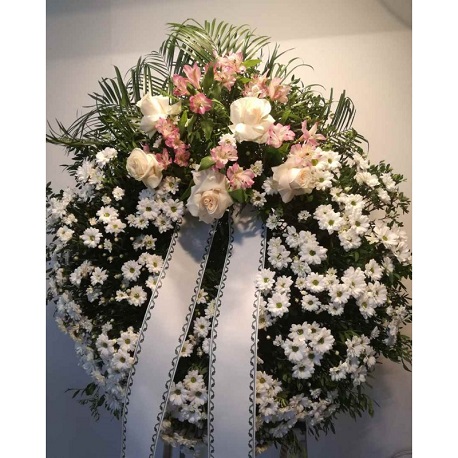 Corona funeraria de crisantems i roses